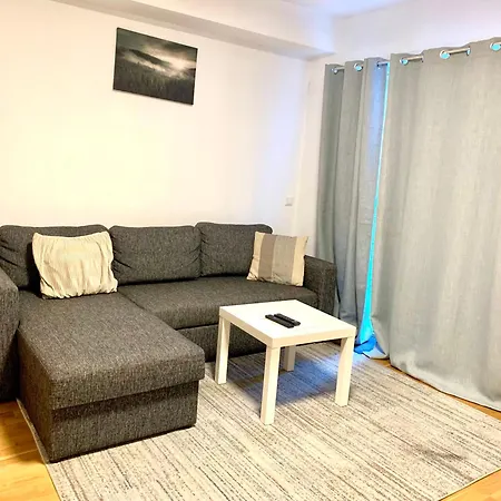 Demims Centre -- Ahus & Sno & Parking Apartment *